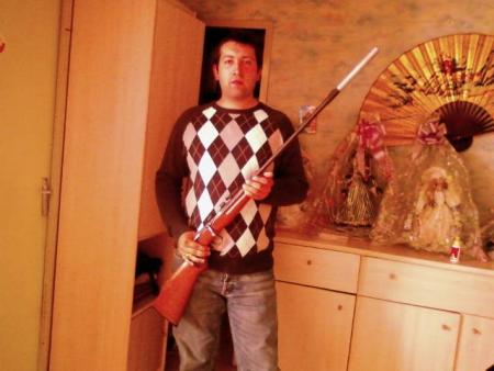 là c mon chéri avec le fusil